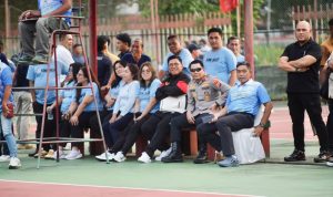 Ketua KONI Sulut bersama Kapolda Sulut beserta Stafsus Gubernur Menonton Tenis Lapangan